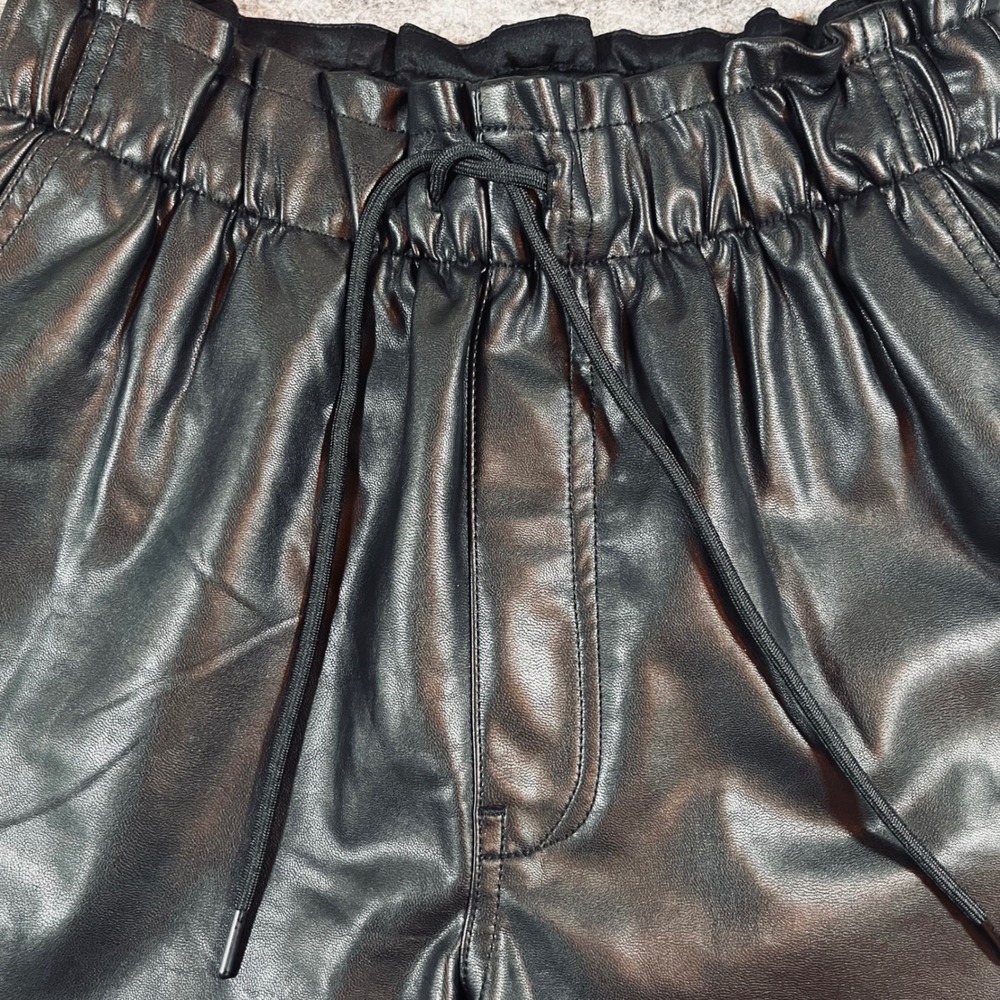 Abercrombie & Fitch Vegan Leather Pants Womens M Black Paperbag‎ Waist Edgy Chic - Picture 3 of 11